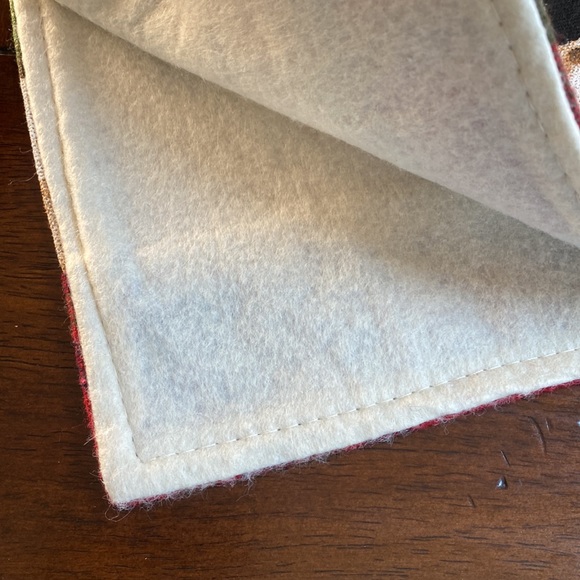 NWOT Santa table runner - Picture 11 of 11